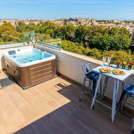 Penthouse With A Panoramic Rooftop In Trastevere With Seasonally Jacuzzi Roma Dış mekan fotoğraf