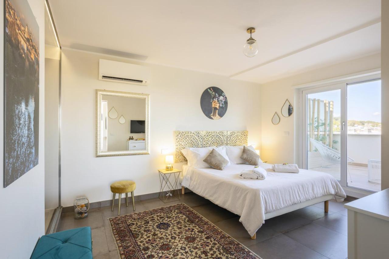 Penthouse With A Panoramic Rooftop In Trastevere With Seasonally Jacuzzi Roma Dış mekan fotoğraf