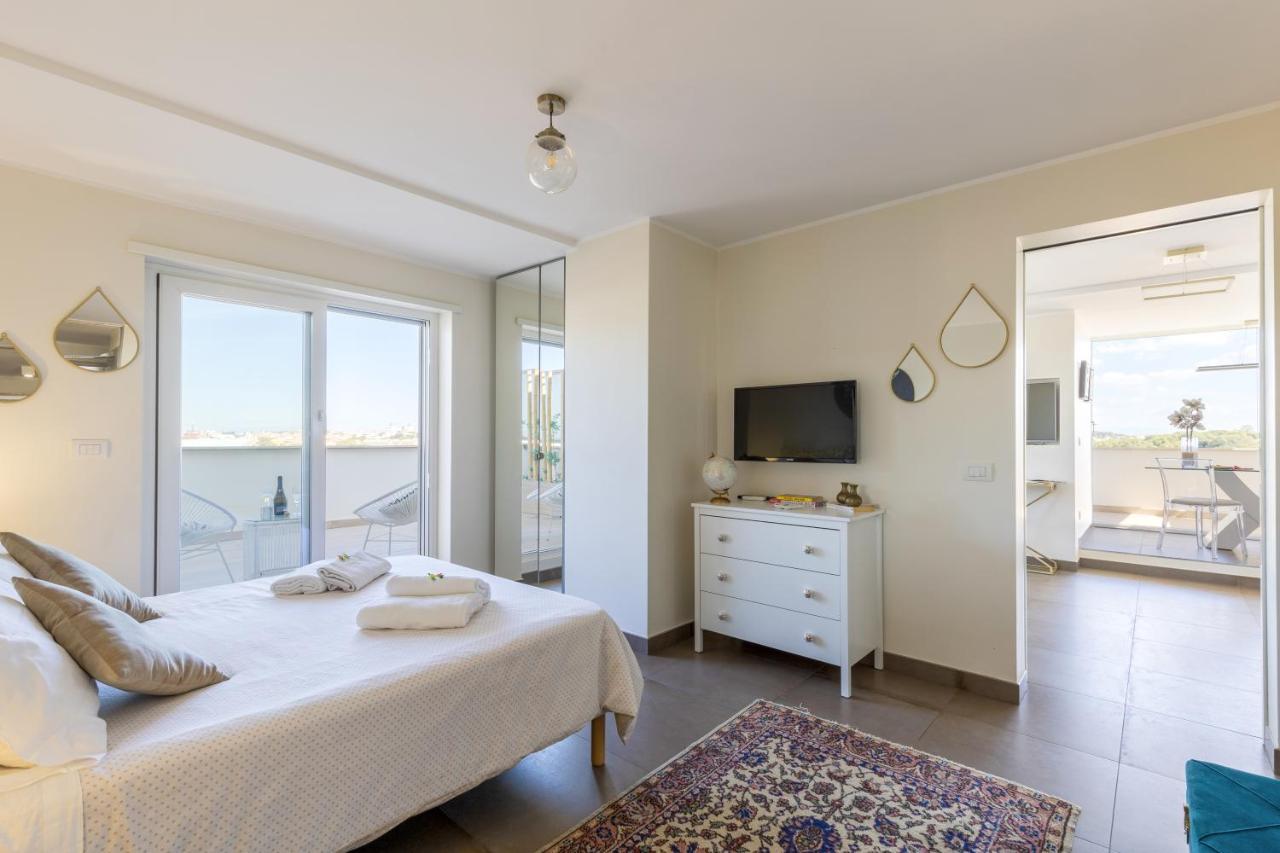 Penthouse With A Panoramic Rooftop In Trastevere With Seasonally Jacuzzi Roma Dış mekan fotoğraf
