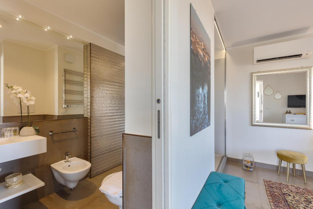 Penthouse With A Panoramic Rooftop In Trastevere With Seasonally Jacuzzi Roma Dış mekan fotoğraf