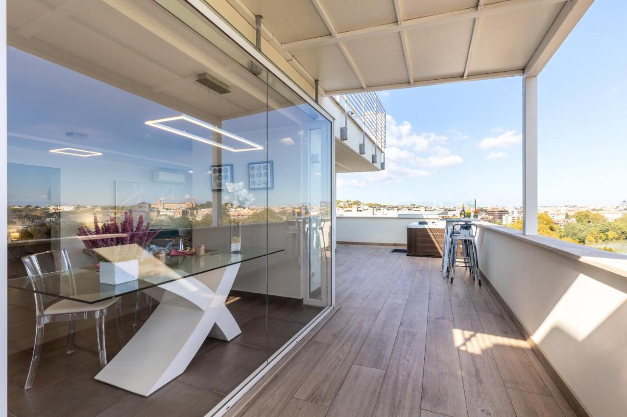 Penthouse With A Panoramic Rooftop In Trastevere With Seasonally Jacuzzi Roma Dış mekan fotoğraf