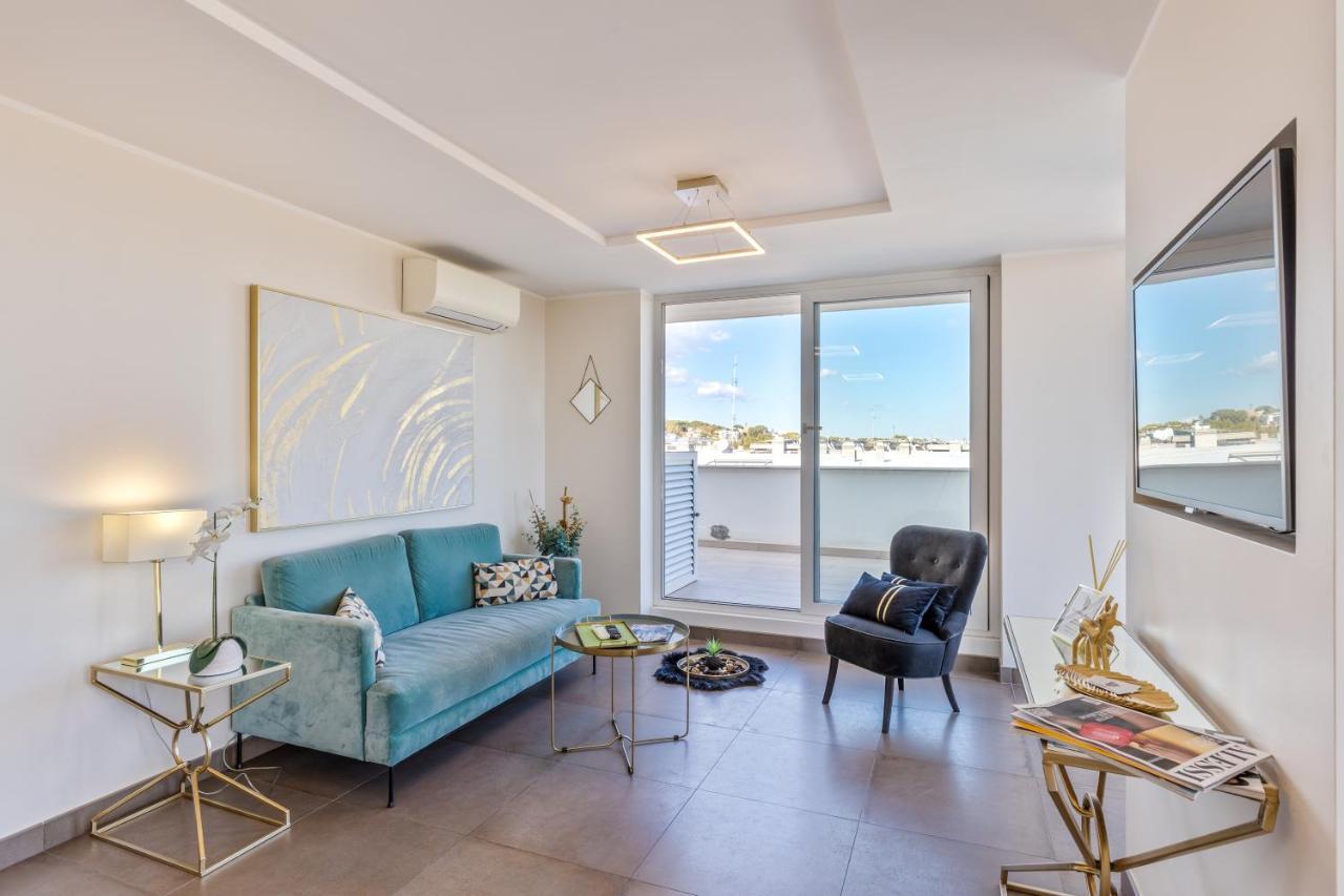 Penthouse With A Panoramic Rooftop In Trastevere With Seasonally Jacuzzi Roma Dış mekan fotoğraf