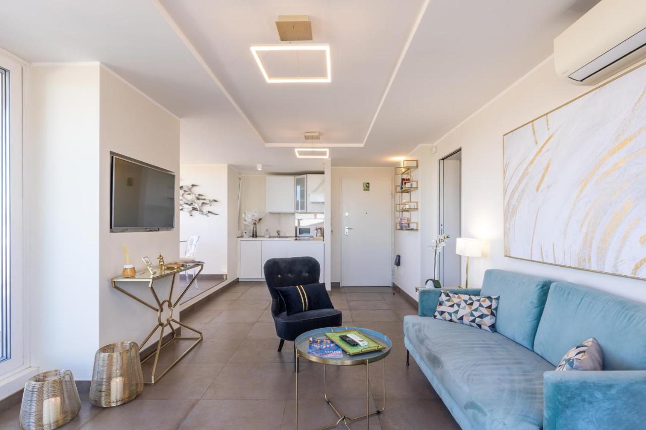 Penthouse With A Panoramic Rooftop In Trastevere With Seasonally Jacuzzi Roma Dış mekan fotoğraf
