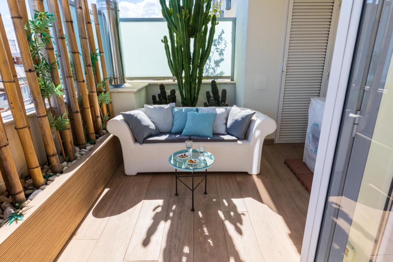 Penthouse With A Panoramic Rooftop In Trastevere With Seasonally Jacuzzi Roma Dış mekan fotoğraf