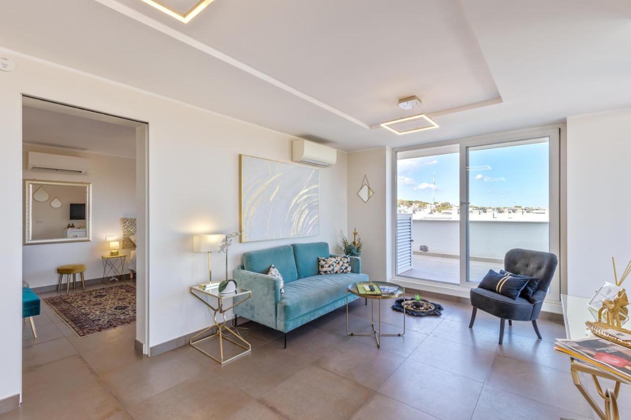 Penthouse With A Panoramic Rooftop In Trastevere With Seasonally Jacuzzi Roma Dış mekan fotoğraf