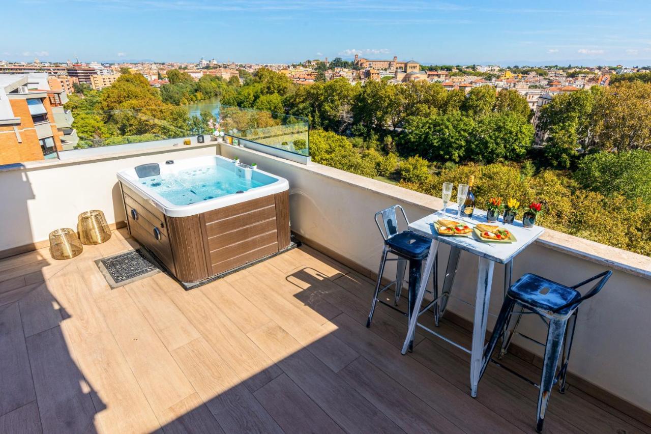 Penthouse With A Panoramic Rooftop In Trastevere With Seasonally Jacuzzi Roma Dış mekan fotoğraf