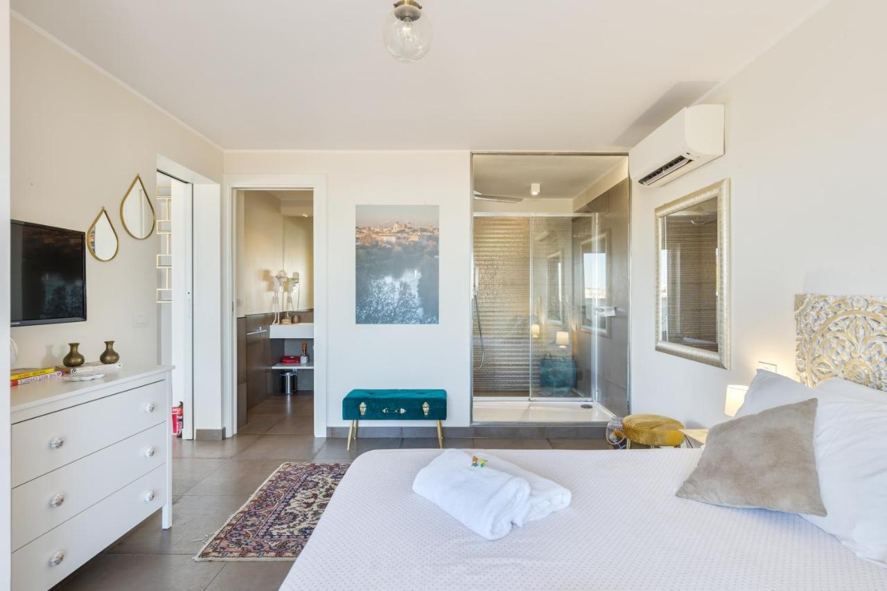 Penthouse With A Panoramic Rooftop In Trastevere With Seasonally Jacuzzi Roma Dış mekan fotoğraf