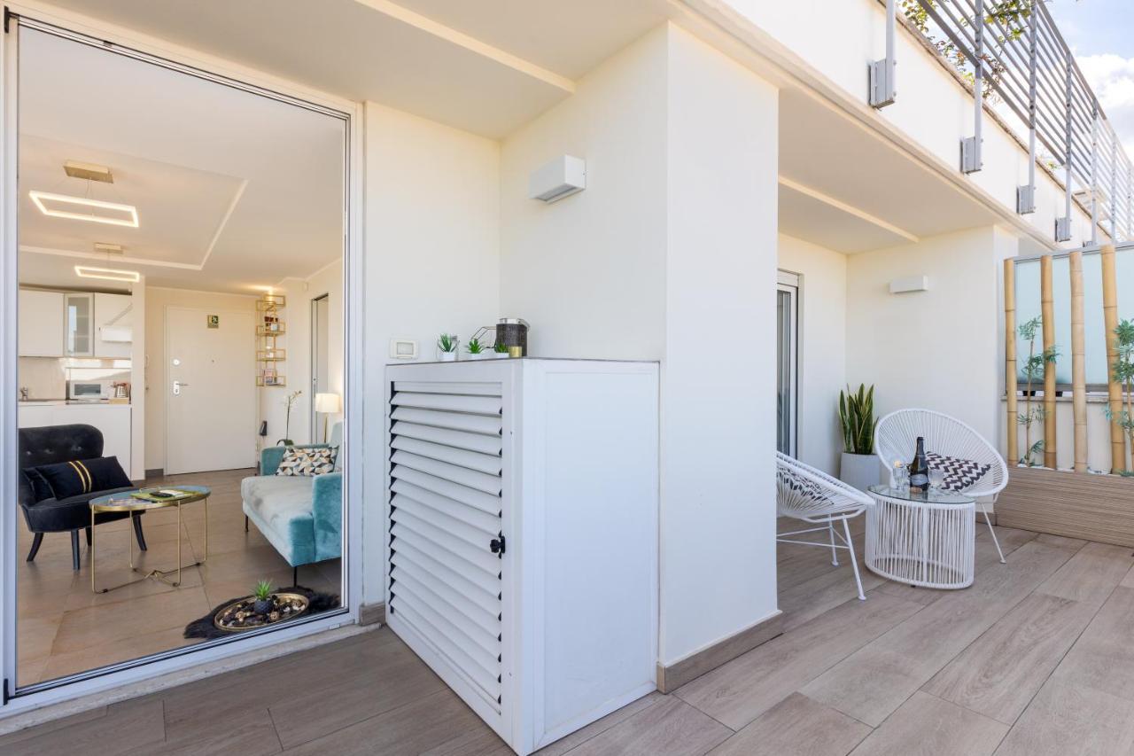 Penthouse With A Panoramic Rooftop In Trastevere With Seasonally Jacuzzi Roma Dış mekan fotoğraf